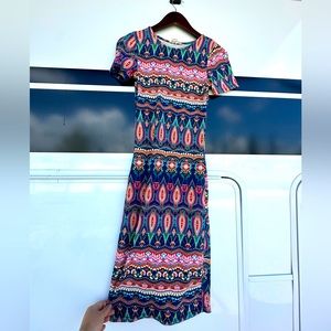 Beautiful pattern Sleek Dress. Size Small